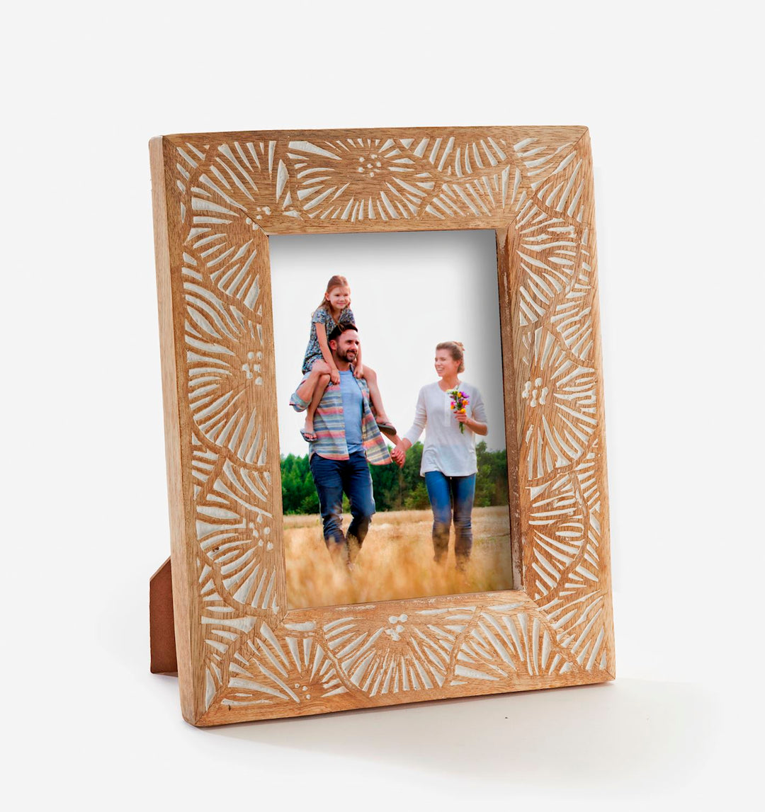 WHITEWASHED CARVED WOOD PHOTO FRAME 5X7&