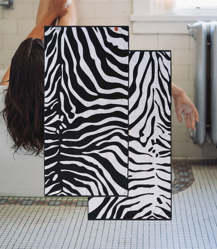 CLASSIC STRETCH TOWEL "WILD" - ZEBRA