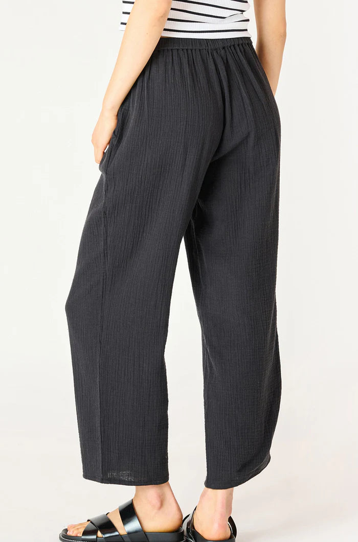 PULL-ON TEXTURED PANTS "BLACK"