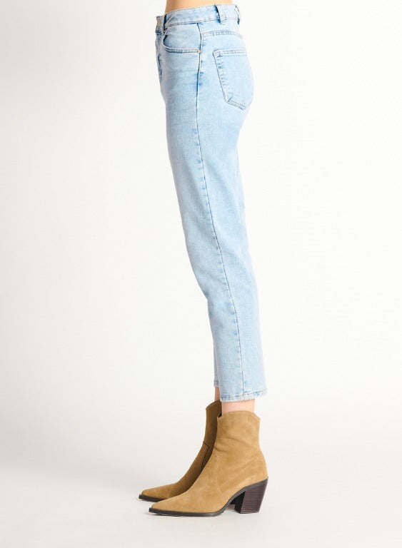 HIGH RISE STRAIGHT LEG JEAN