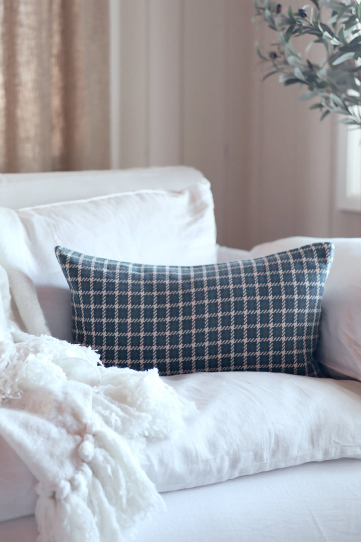 HOUNDSTOOTH PILLOW - TEAL 21x12