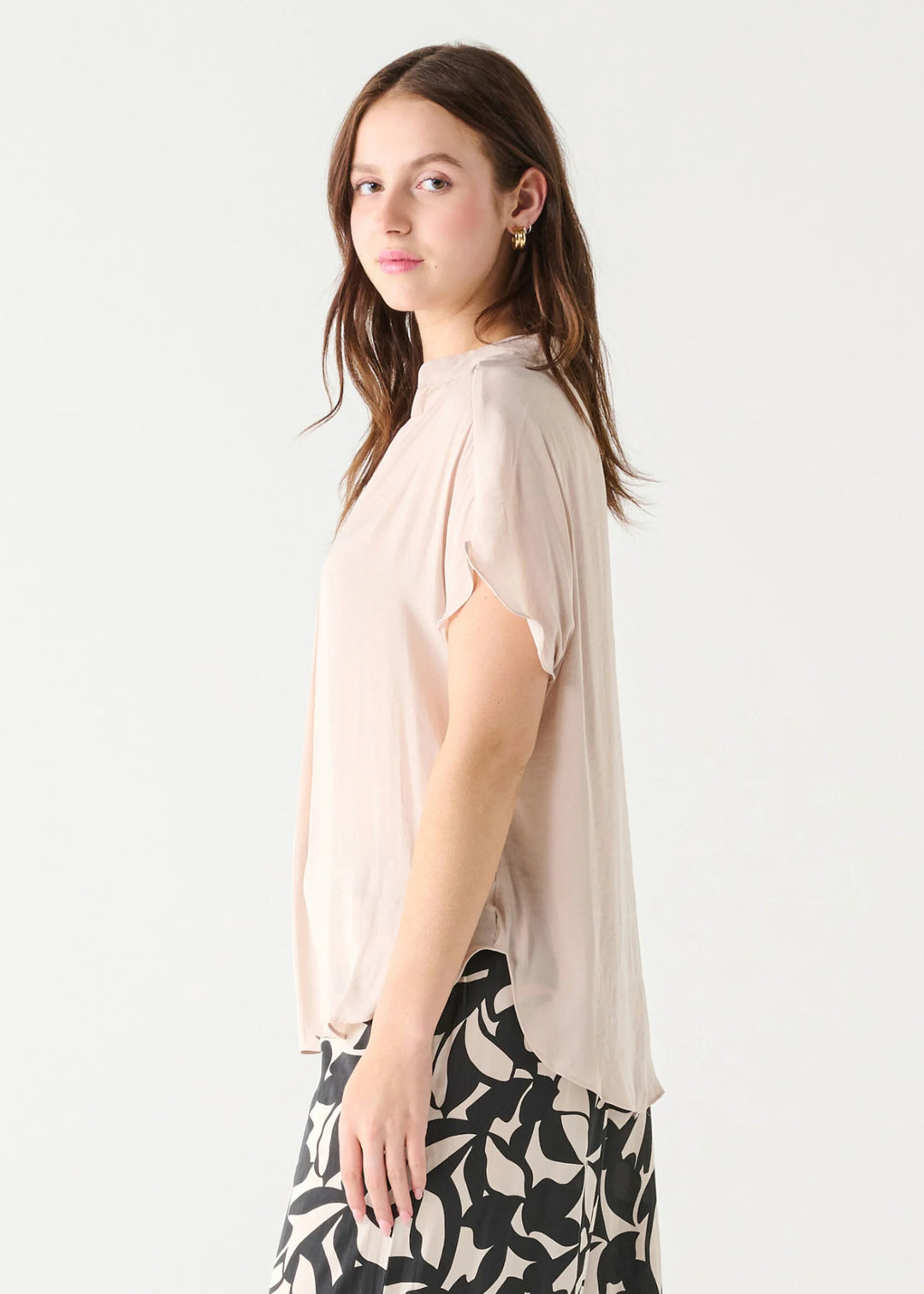 SHORT SLEEVE SATIN TOP