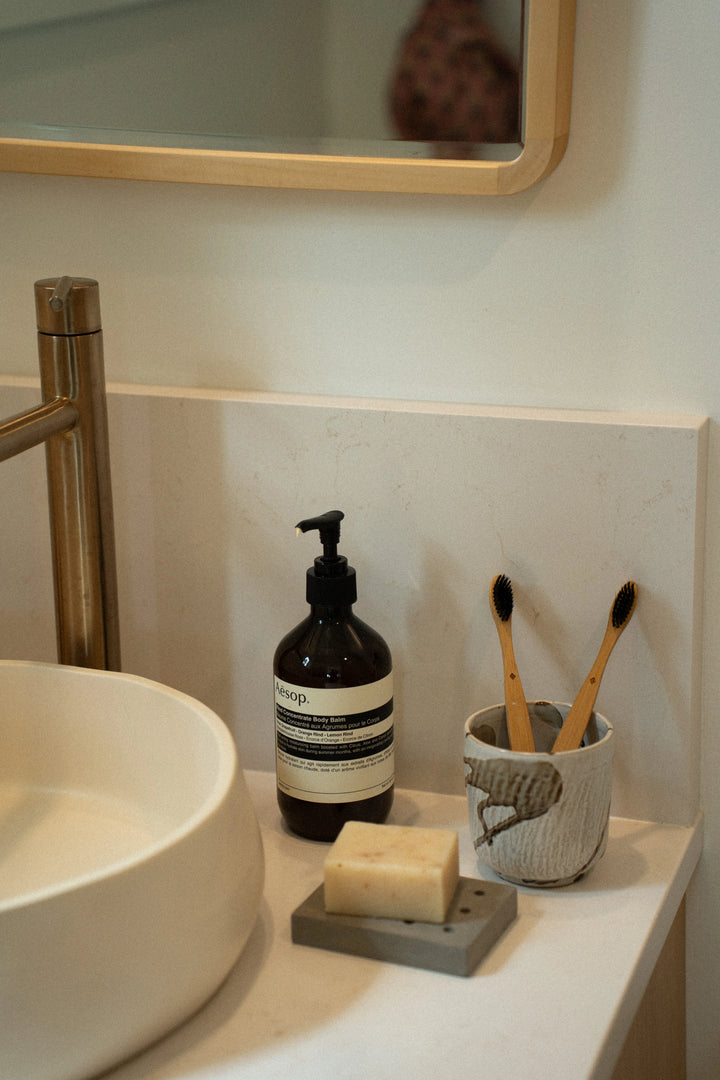 CONCRETE SOAP DISH - DOTS