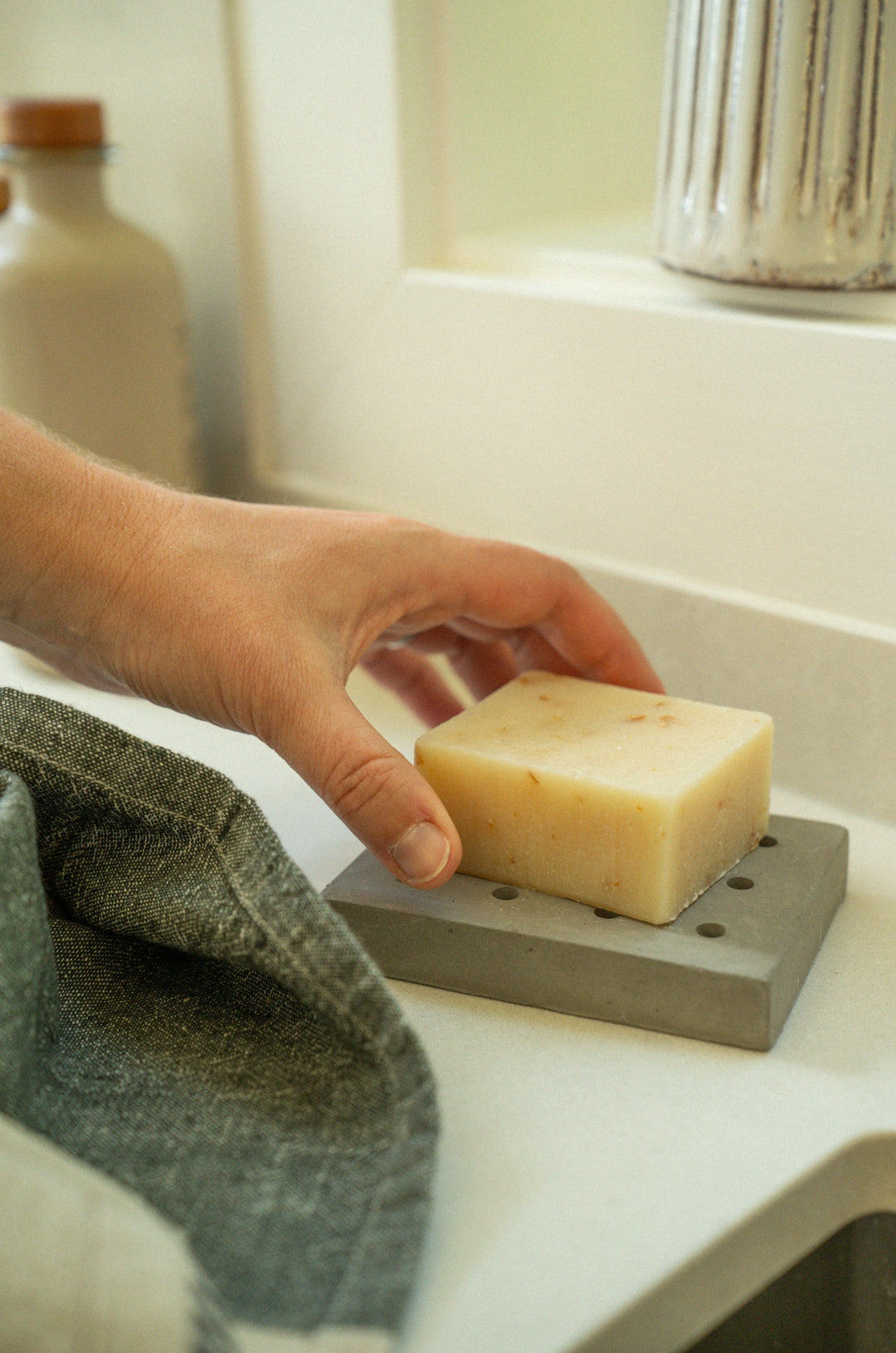 CONCRETE SOAP DISH - DOTS