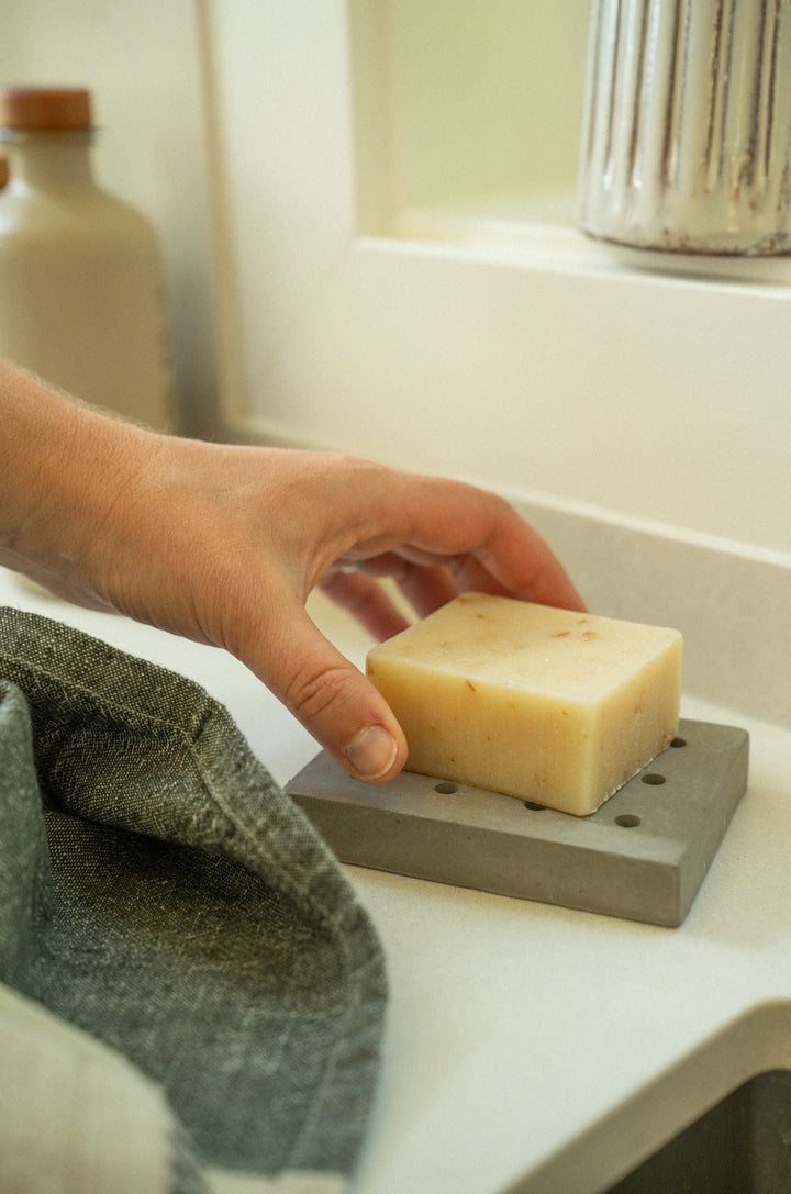 CONCRETE SOAP DISH - DOTS
