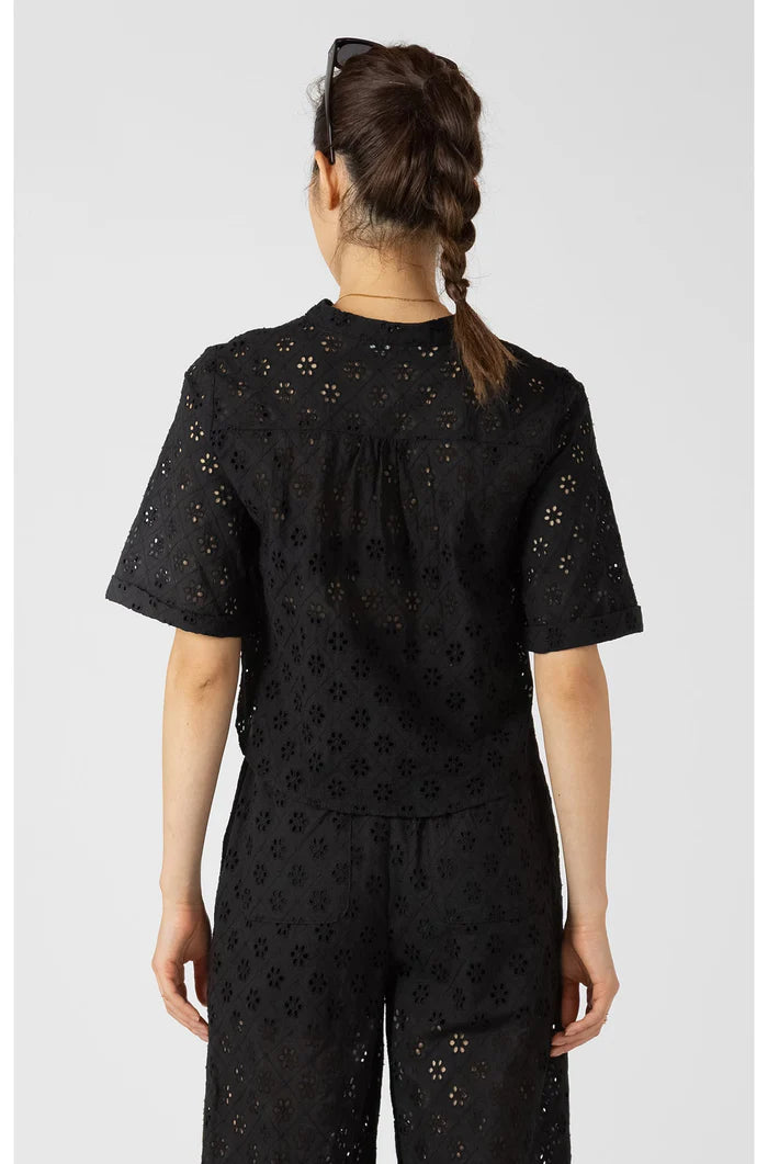 CUTWORK EMBROIDERY BLOUSE "BLACK"