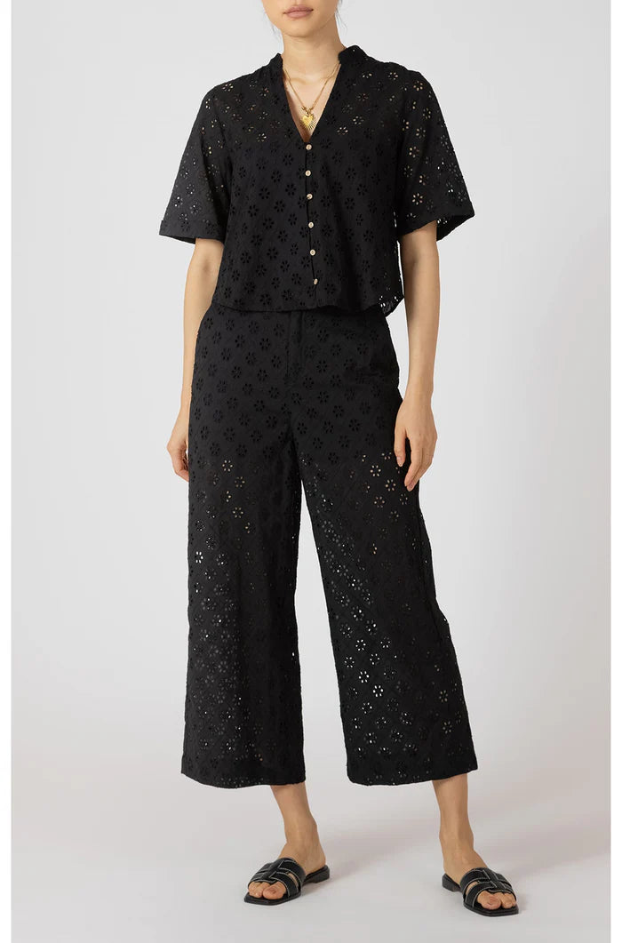 CUTWORK EMBROIDERY BLOUSE "BLACK"