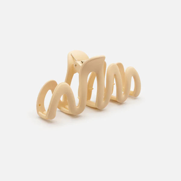 IVORY WAVY PLASTIC CLIP WITH MATTE FINISH