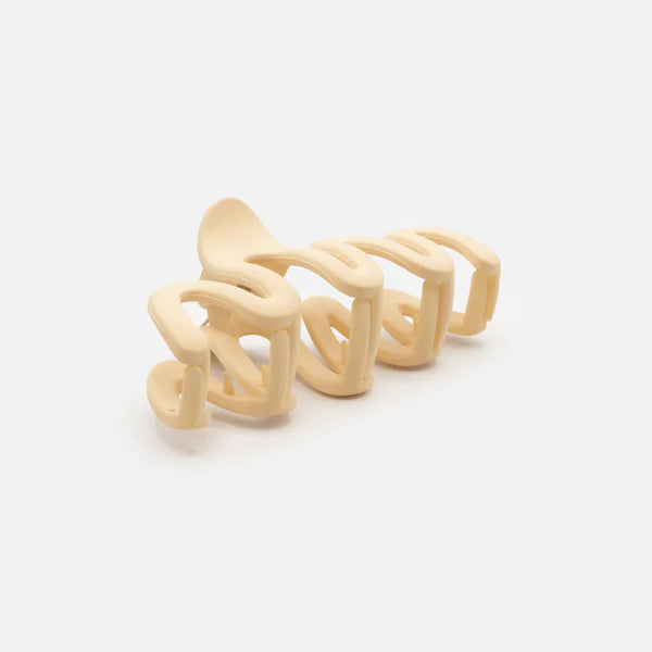IVORY WAVY PLASTIC CLIP WITH MATTE FINISH