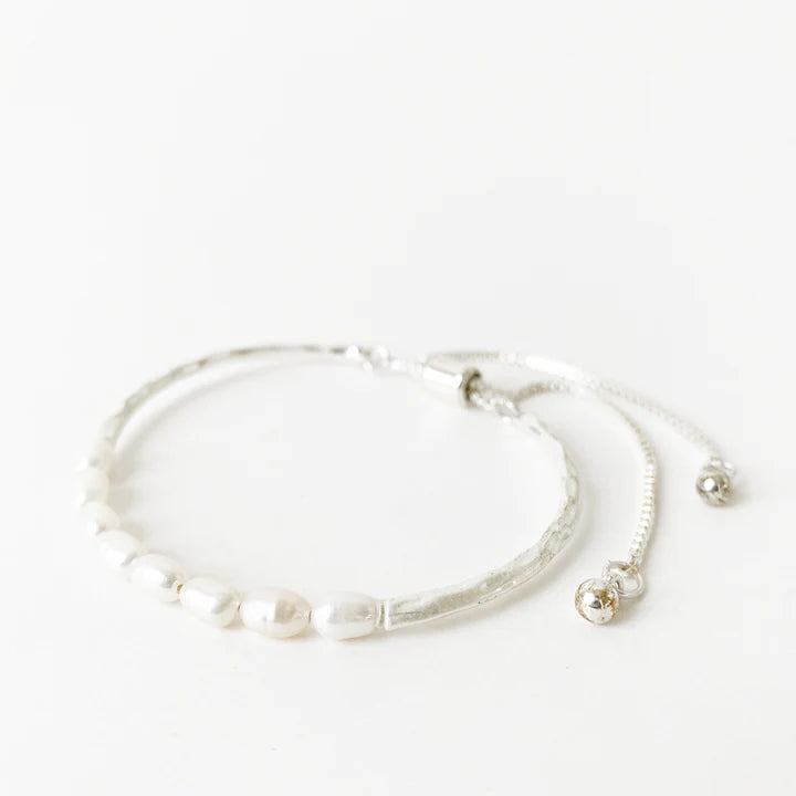 Caracol Adjustable Bracelet With River Pearls