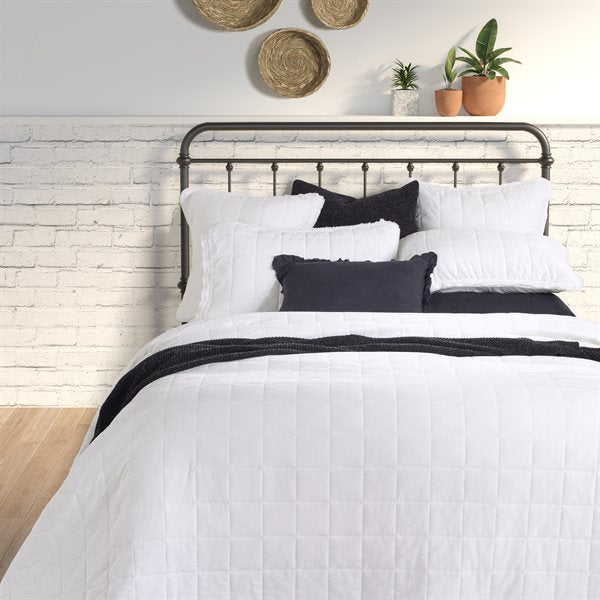 POKE WHITE QUILTED LINEN COVERLET DOUBLE/QUEEN
